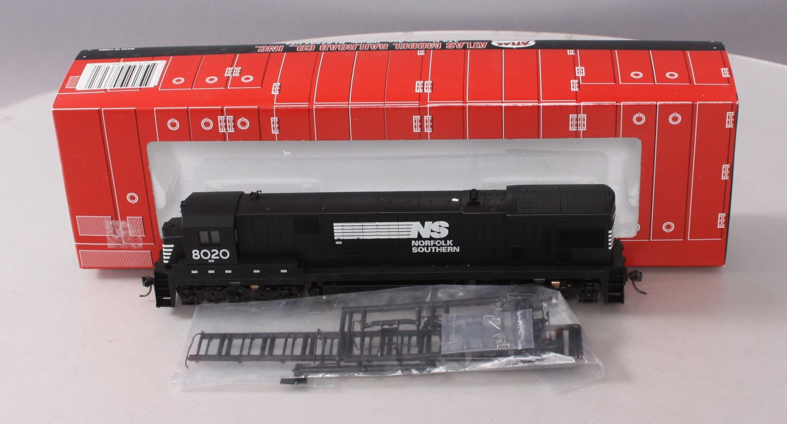 Atlas 8627 HO Scale Norfolk Southern C30-7 Diesel Locomotive #8020