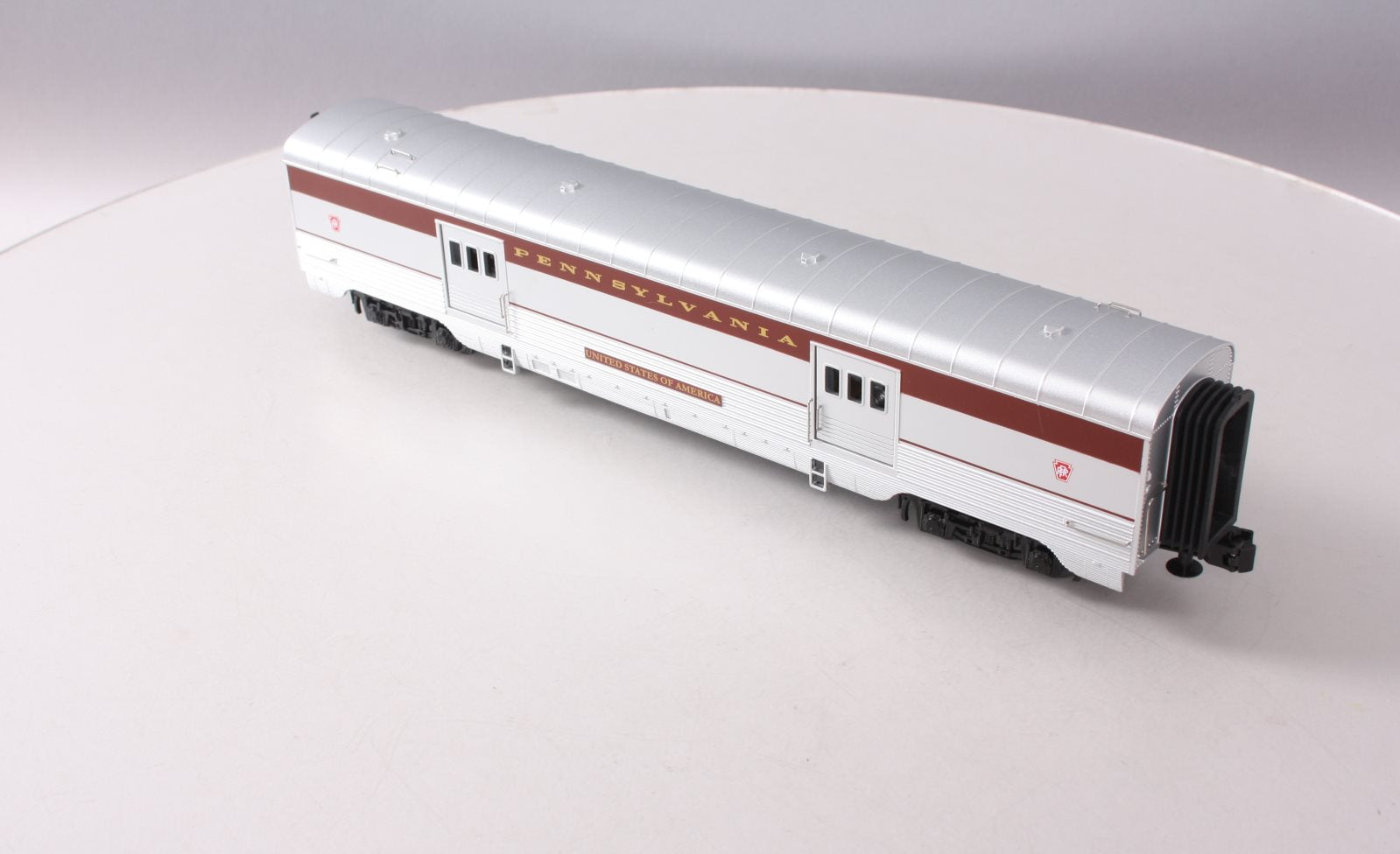MTH 30-67911 Pennsylvania Railroad 60' Streamlined Baggage Car