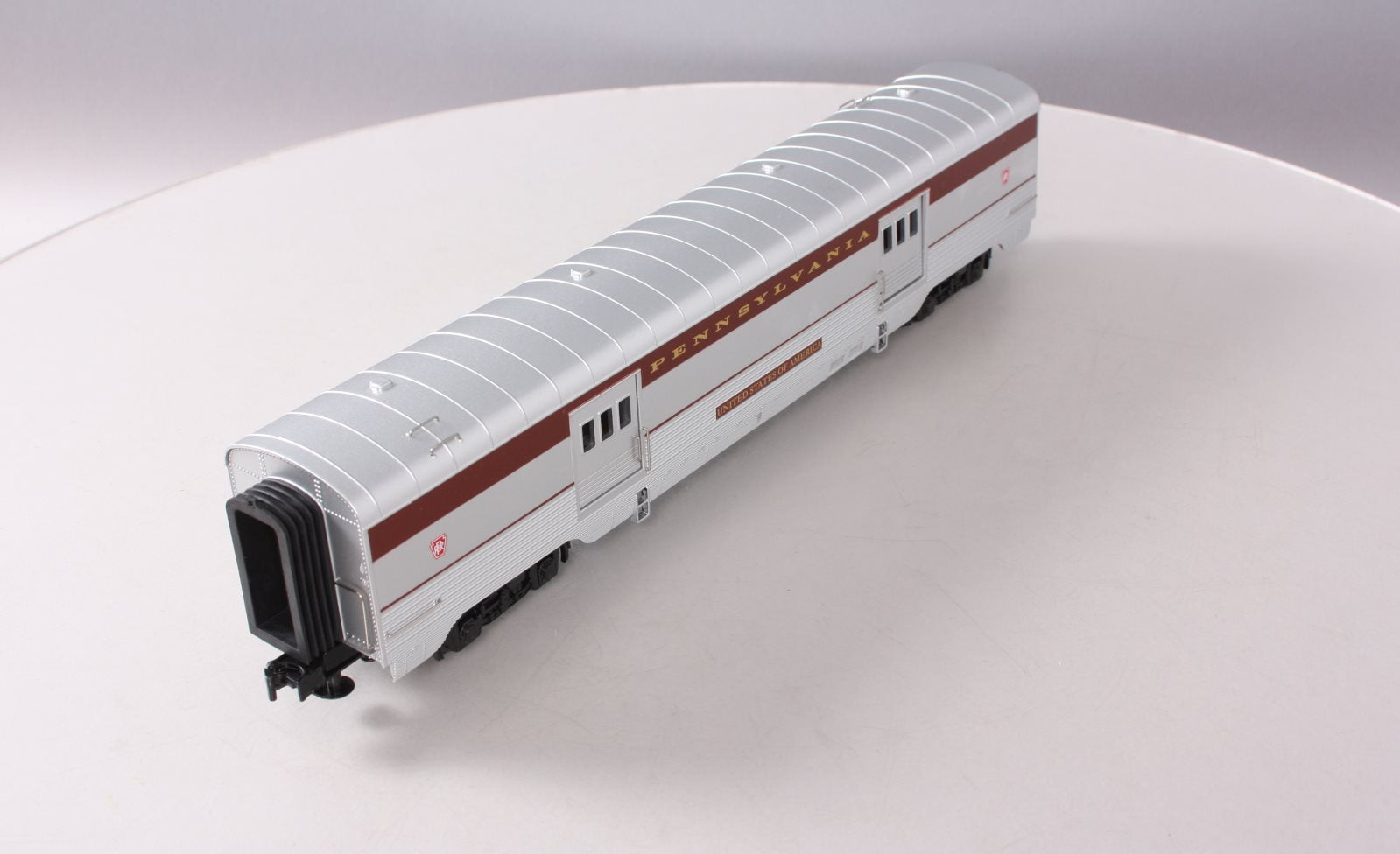 MTH 30-67911 Pennsylvania Railroad 60' Streamlined Baggage Car