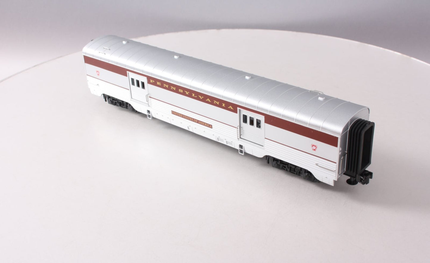 MTH 30-67911 Pennsylvania Railroad 60' Streamlined Baggage Car