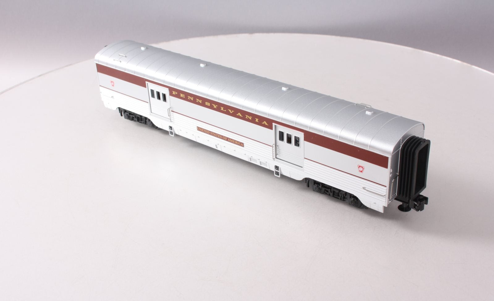 MTH 30-67911 Pennsylvania Railroad 60' Streamlined Baggage Car