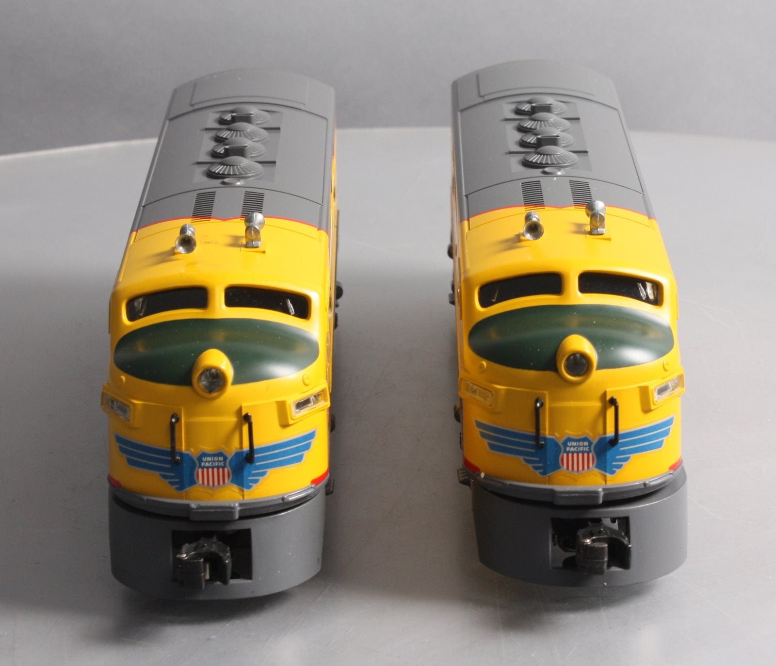 Lionel 6-8480 O Union Pacific Powered and Dummy F3 AA Diesel Set #8480/8482 LN/Box