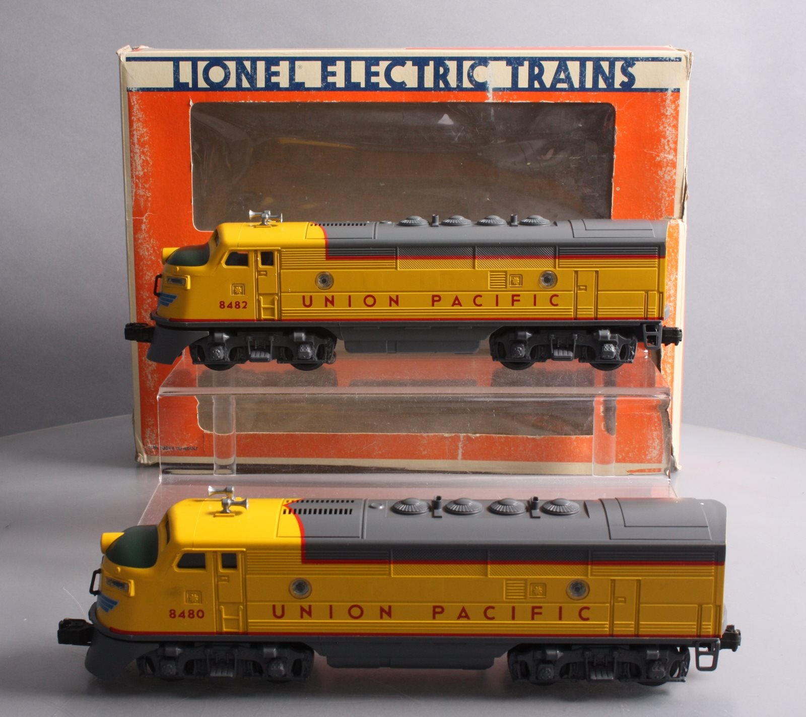 Lionel 6-8480 O Union Pacific Powered and Dummy F3 AA Diesel Set #8480/8482 LN/Box