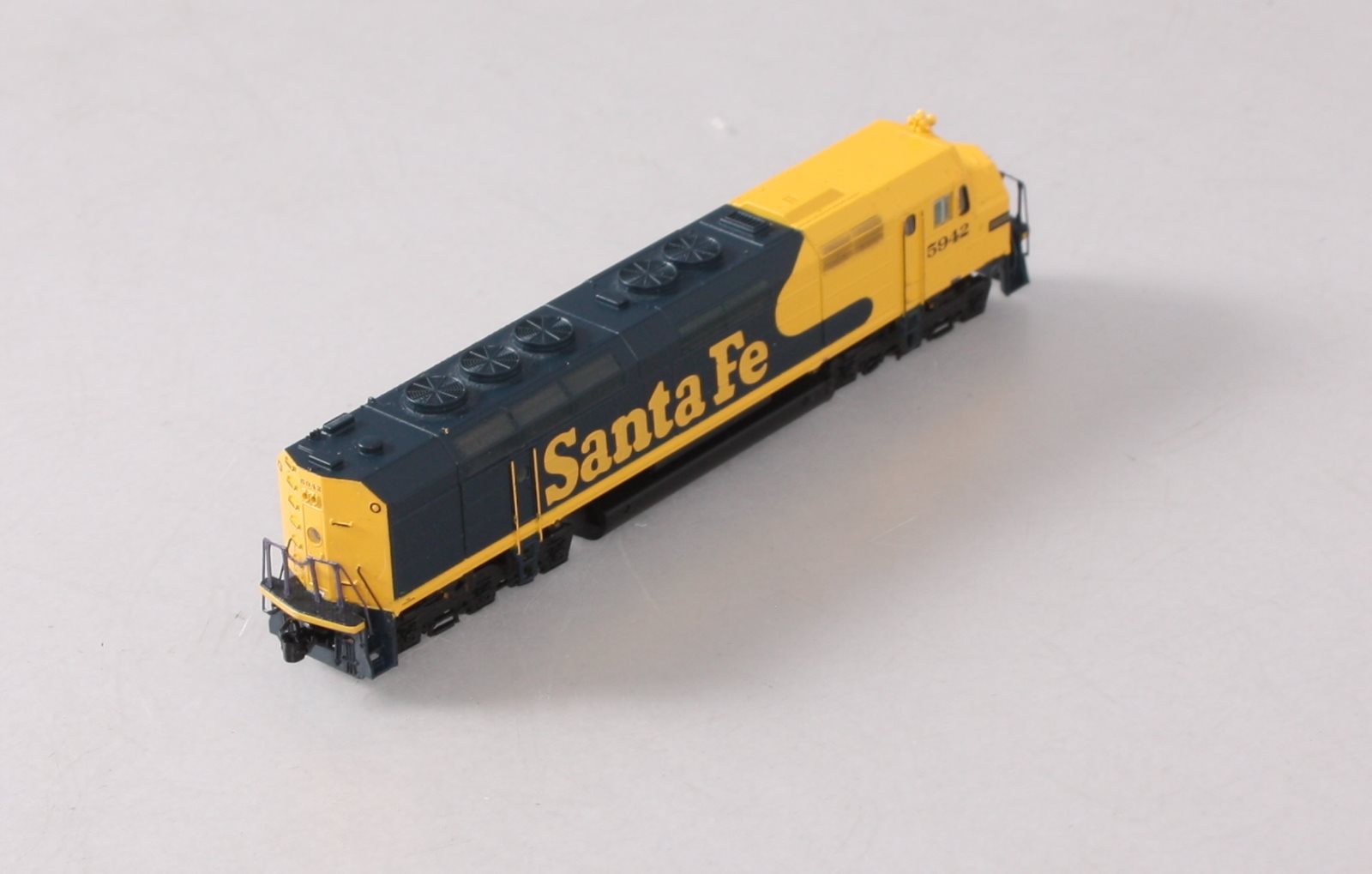 Athearn 16876 N Santa Fe FP45 with DCC & Sound Freight #5942