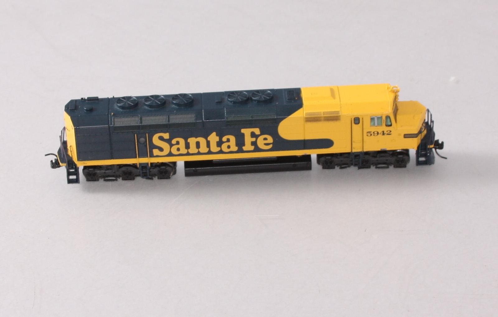 Athearn 16876 N Santa Fe FP45 with DCC & Sound Freight #5942