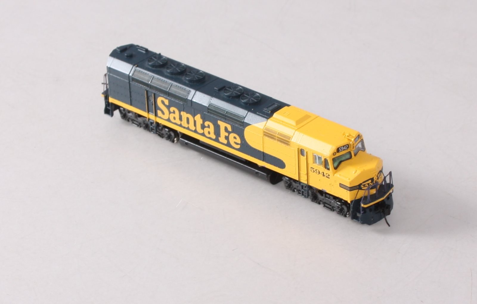 Athearn 16876 N Santa Fe FP45 with DCC & Sound Freight #5942