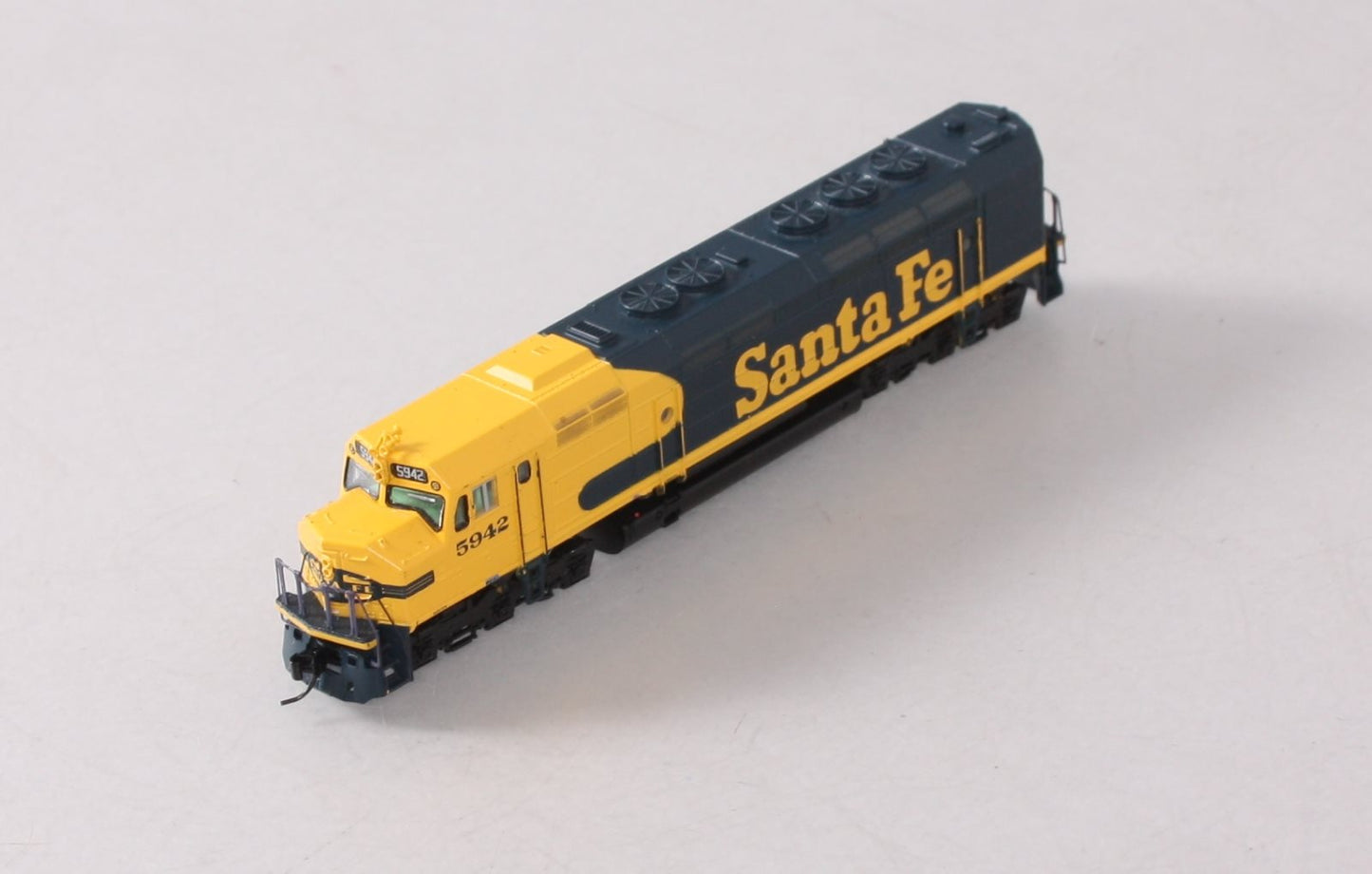 Athearn 16876 N Santa Fe FP45 with DCC & Sound Freight #5942