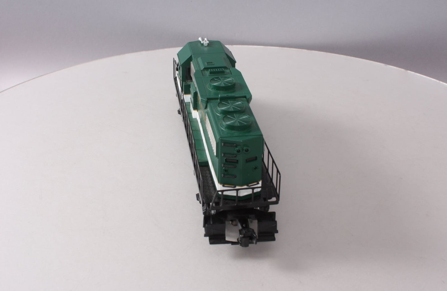 Lionel 6-28843 O Gauge Southern GP-38 Diesel Locomotive #2730 LN