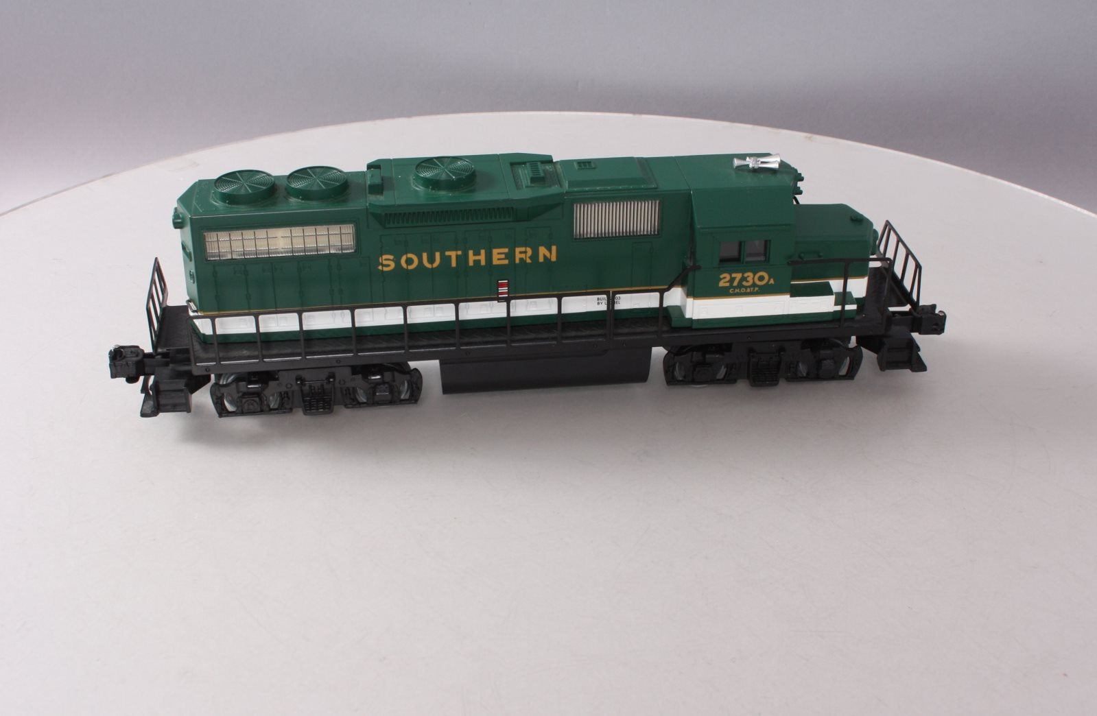 Lionel 6-28843 O Gauge Southern GP-38 Diesel Locomotive #2730 LN/Box