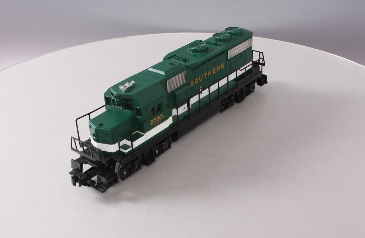 Lionel 6-28843 O Gauge Southern GP-38 Diesel Locomotive #2730 LN