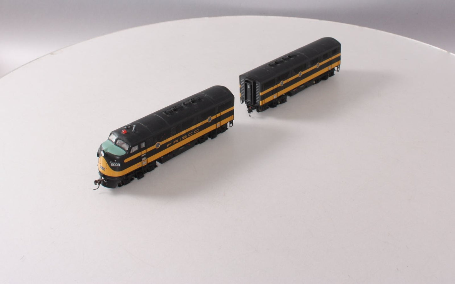 Athearn G2518 HO Scale Frisco F3 Diesel Locomotive AB Set #5009/5109 LN/Box