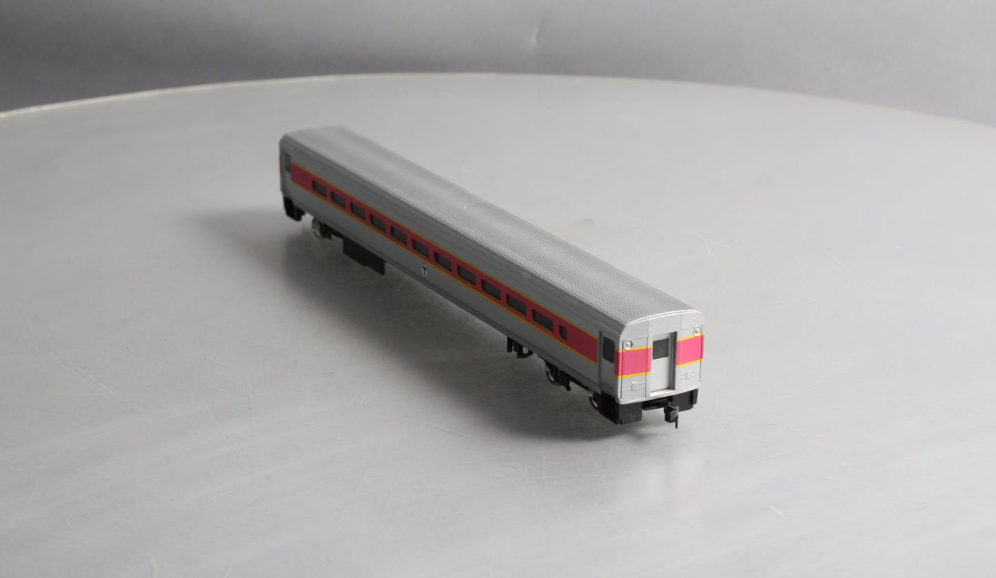 Walthers 932-6083 HO Scale MBTA 85' Horizon Commuter Cab MT/Box