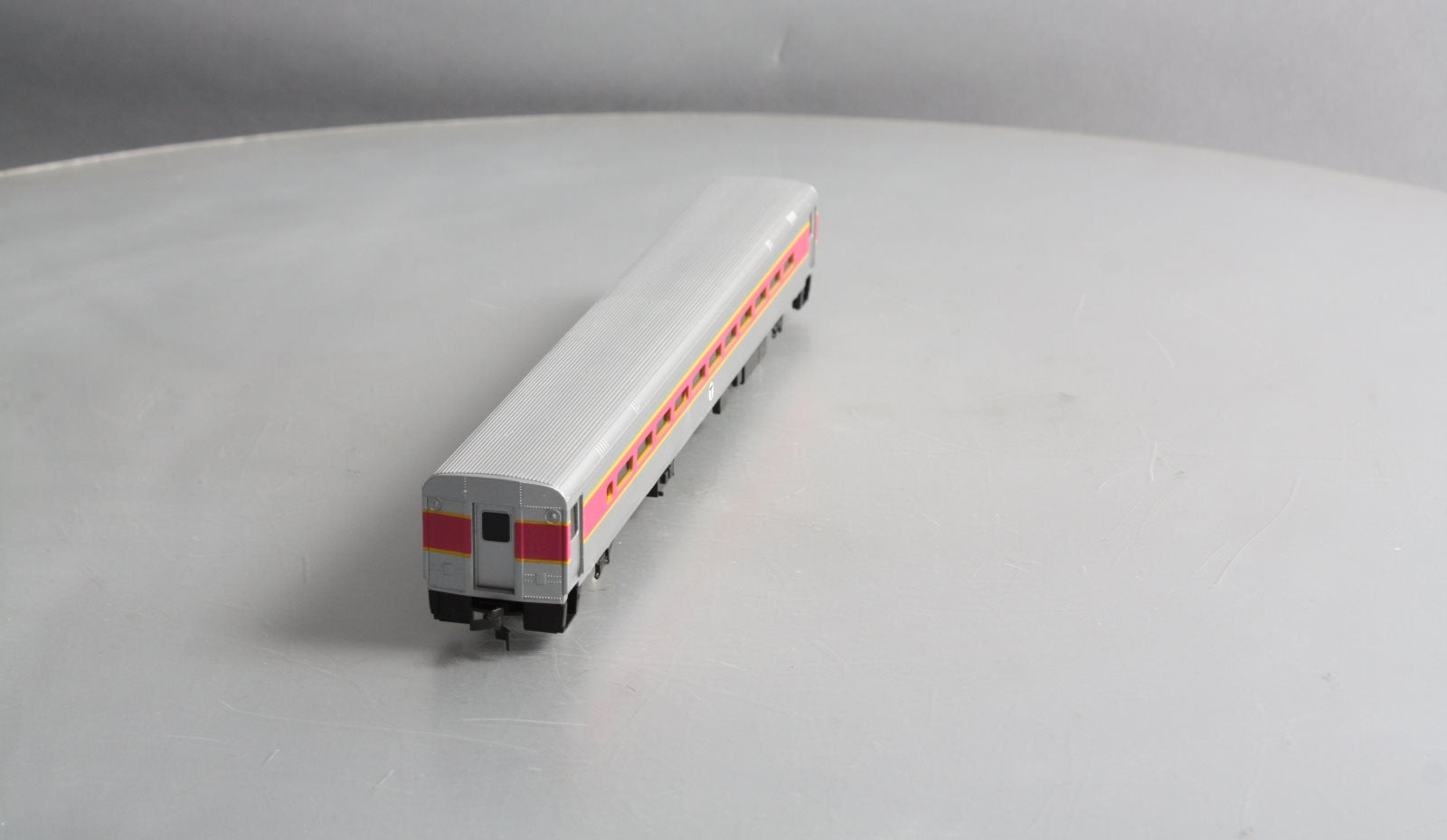 Walthers 932-6083 HO Scale MBTA 85' Horizon Commuter Cab MT/Box