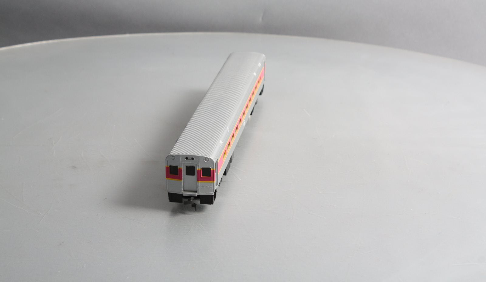Walthers 932-6083 HO Scale MBTA 85' Horizon Commuter Cab MT/Box