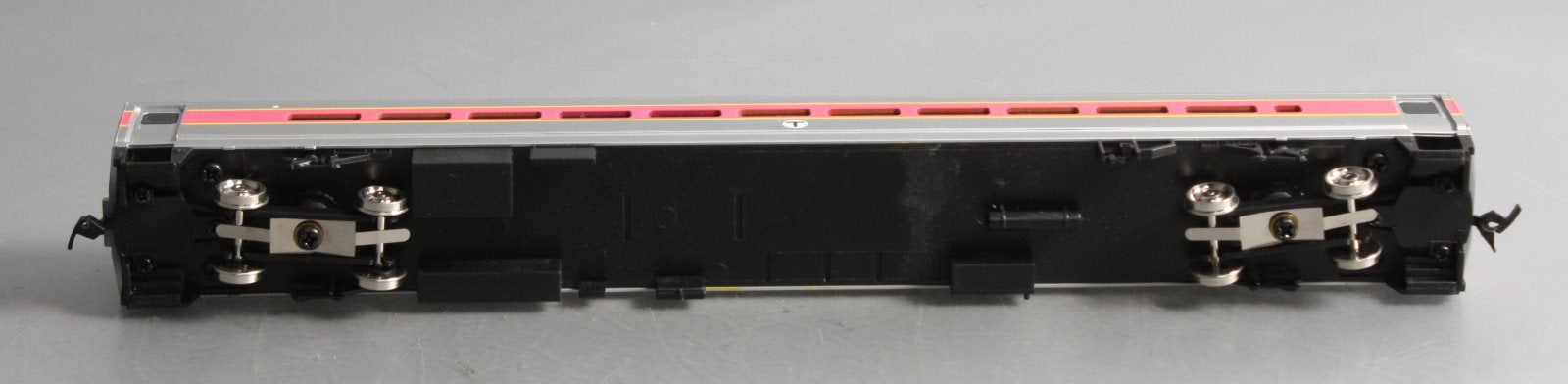 Walthers 932-6083 HO Scale MBTA 85' Horizon Commuter Cab MT/Box