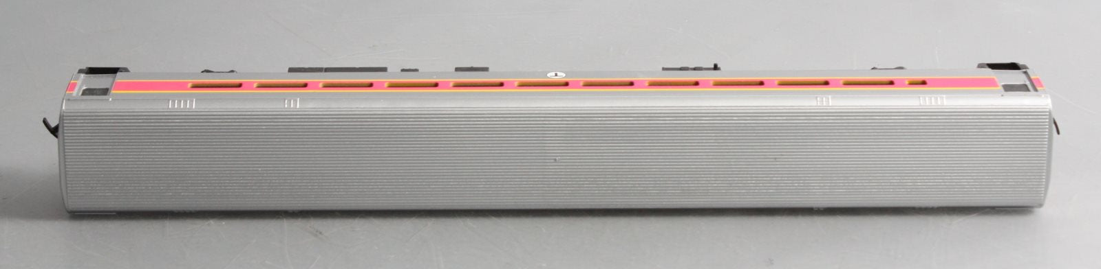 Walthers 932-6083 HO Scale MBTA 85' Horizon Commuter Cab MT/Box