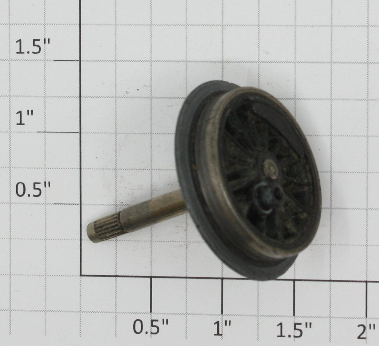 Lionel 227-39 Gear End Wheel with Axle