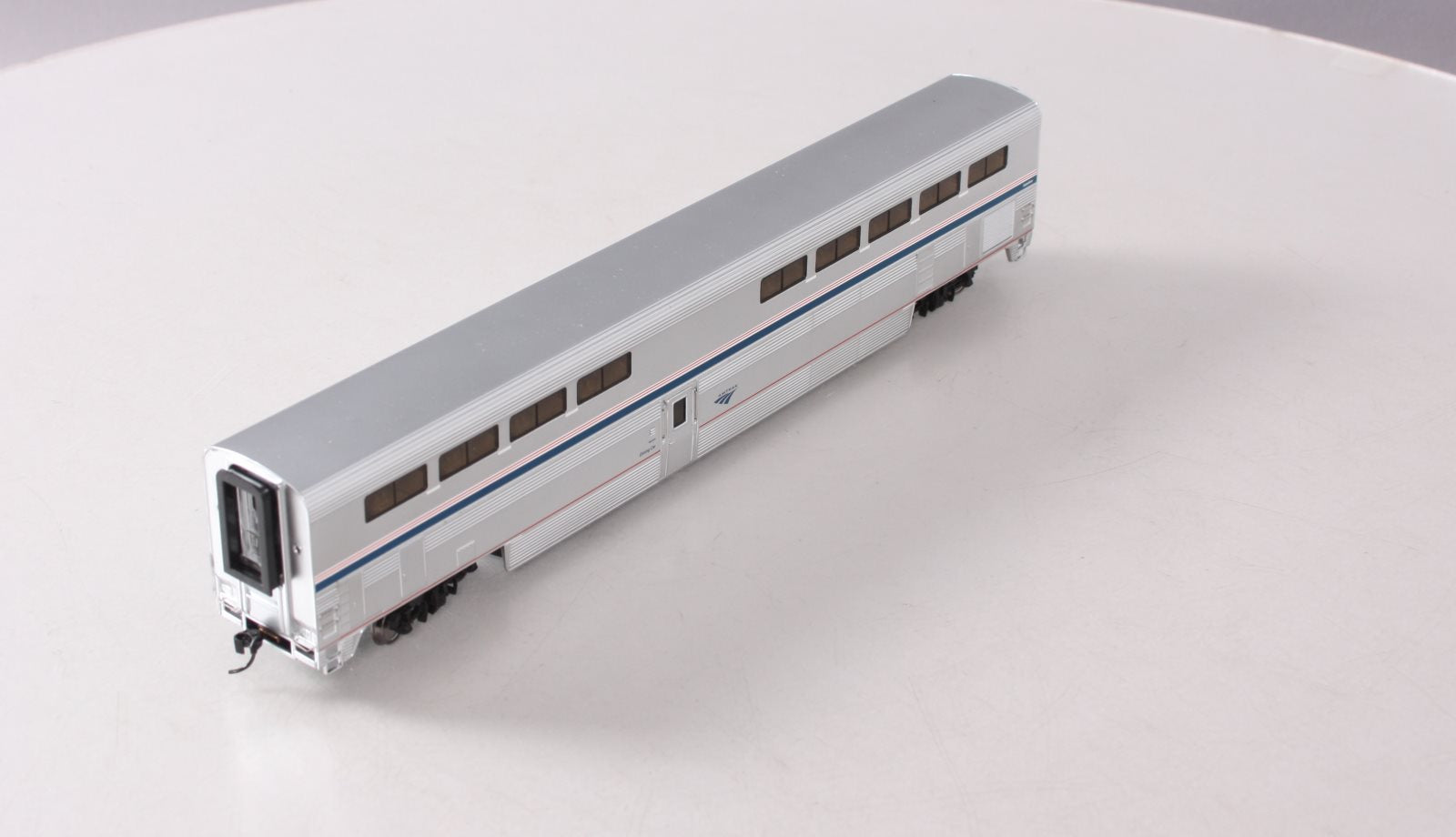 Walthers 920-11033 HO Amtrak 85' Pullman-Standard Phase IVb Superliner Diner
