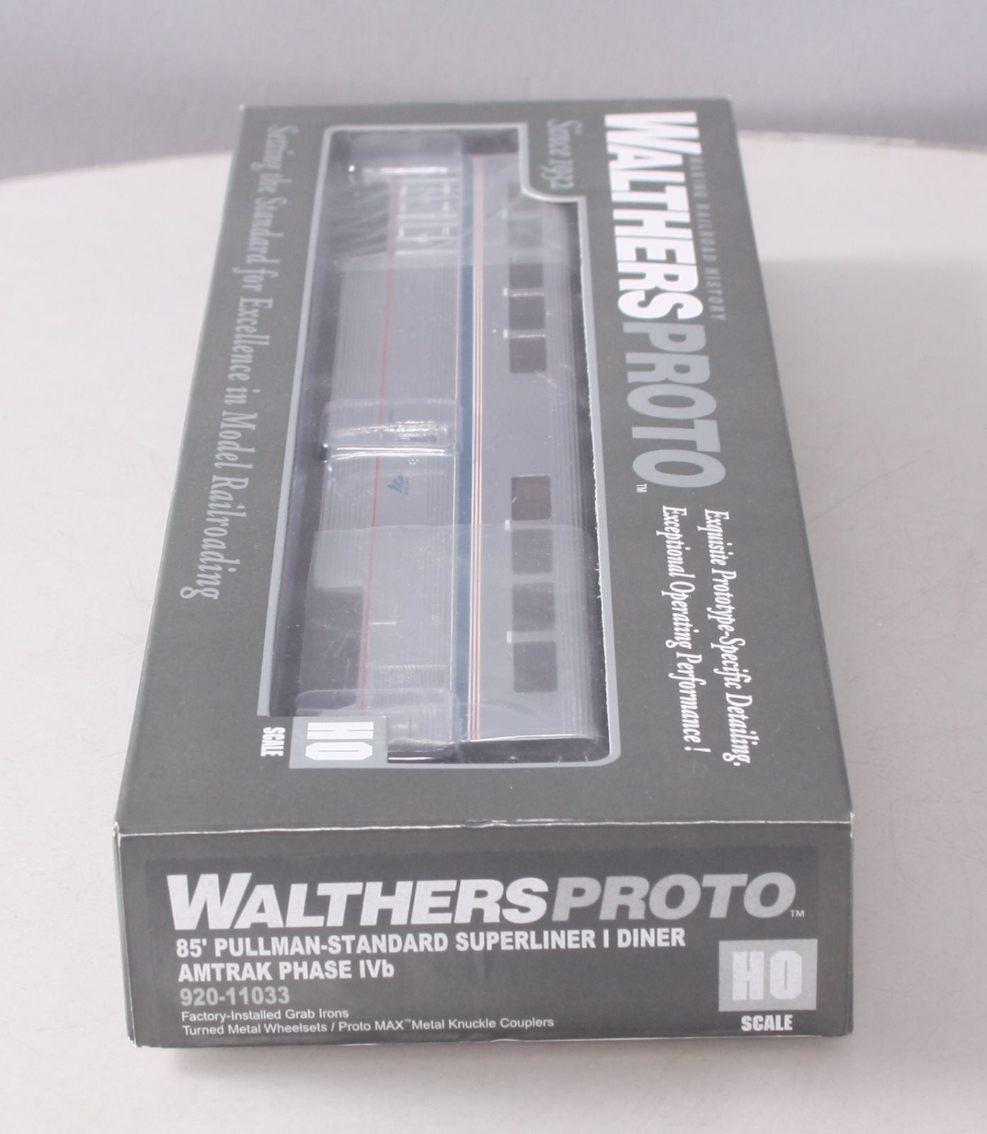 Walthers 920-11033 HO Amtrak 85' Pullman-Standard Phase IVb Superliner Diner