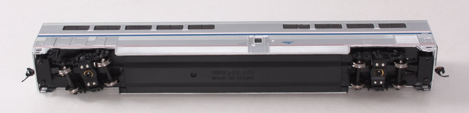 Walthers 920-11033 HO Amtrak 85' Pullman-Standard Phase IVb Superliner Diner