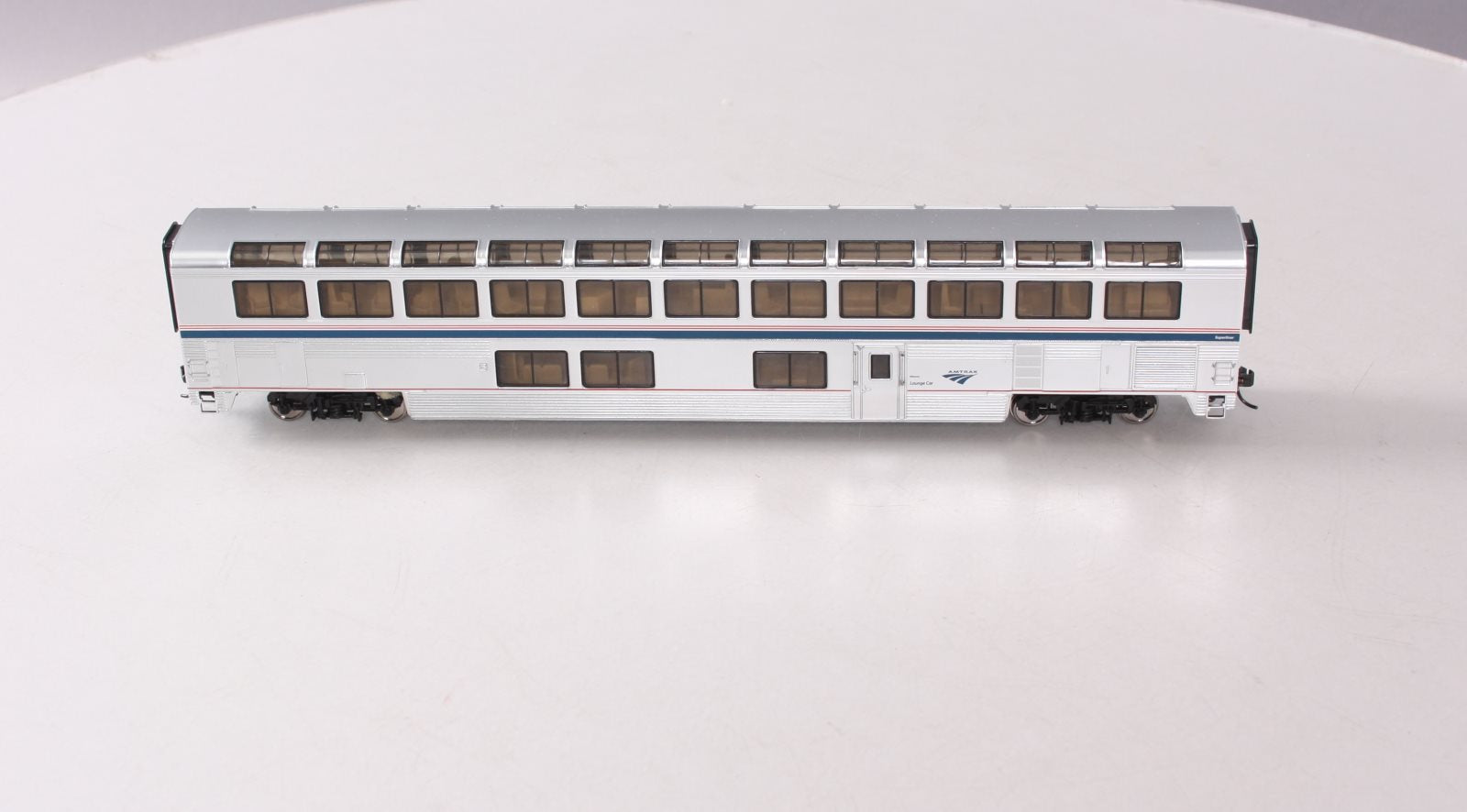 Walthers 920-11043 HO Amtrak 85' Pullman-Standard Superliner Lounge Phase IVb