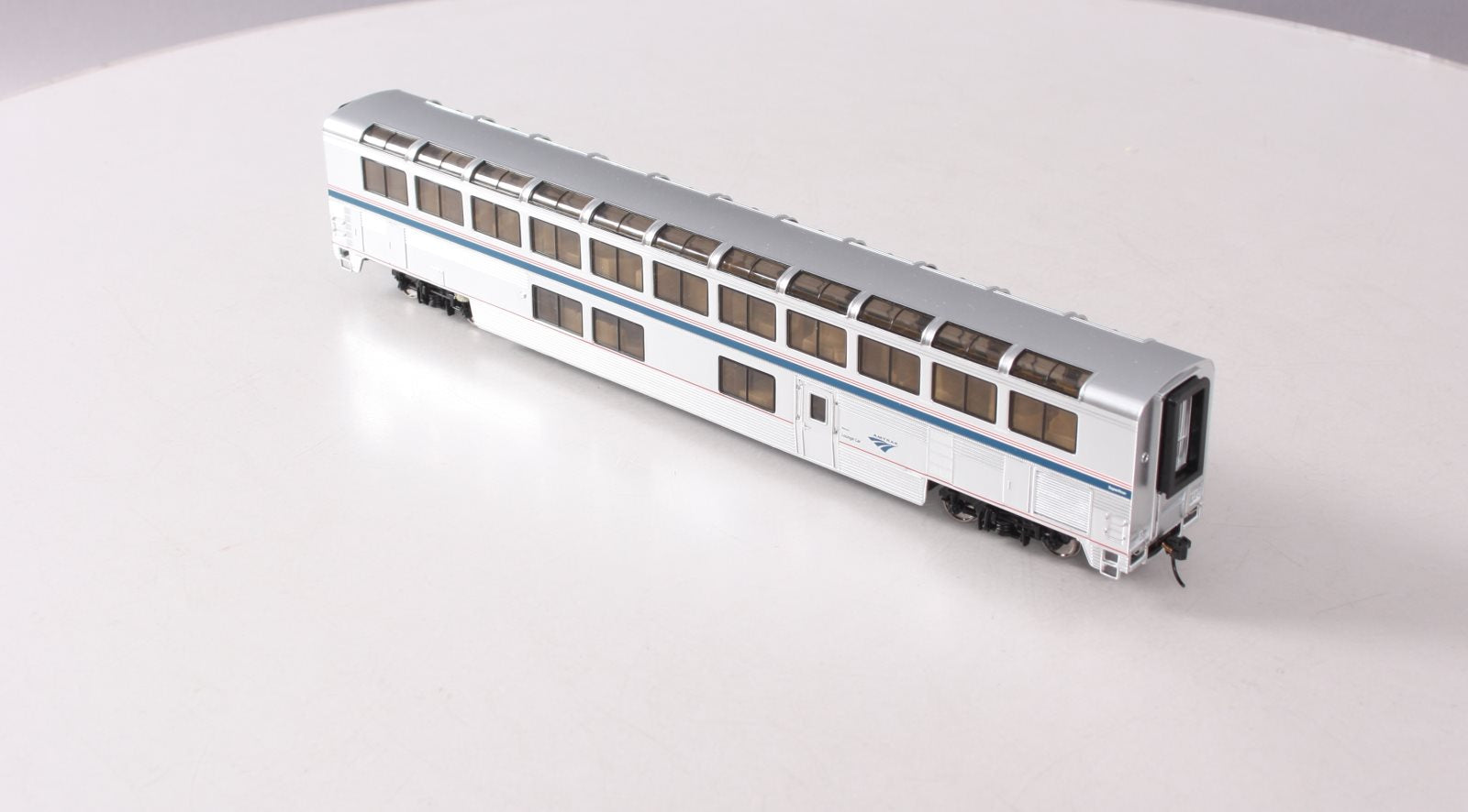 Walthers 920-11043 HO Amtrak 85' Pullman-Standard Superliner Lounge Phase IVb