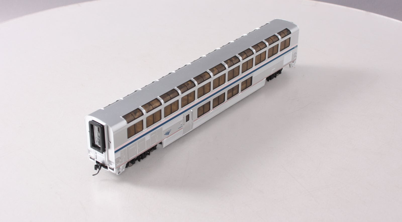 Walthers 920-11043 HO Amtrak 85' Pullman-Standard Superliner Lounge Phase IVb