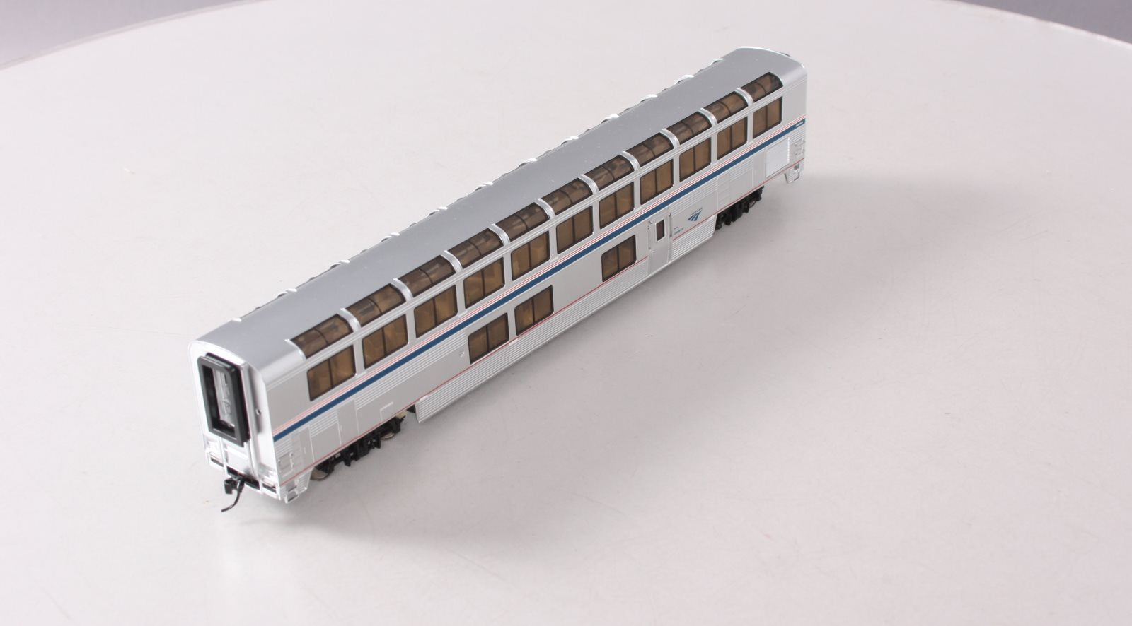 Walthers 920-11043 HO Amtrak 85' Pullman-Standard Superliner Lounge Phase IVb
