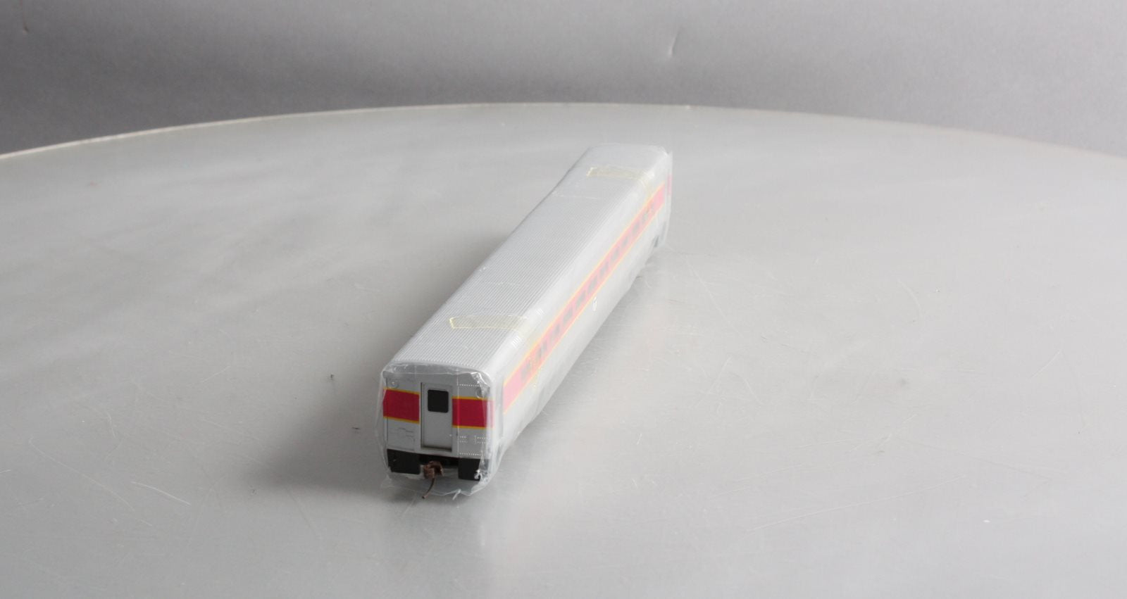 Walthers 932-6073 HO Scale META 85' Horizon Commuter Coach Car MT/Box
