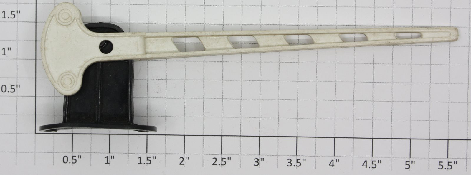 Lionel 100-1 Plastic Crossing Gate with Black Base