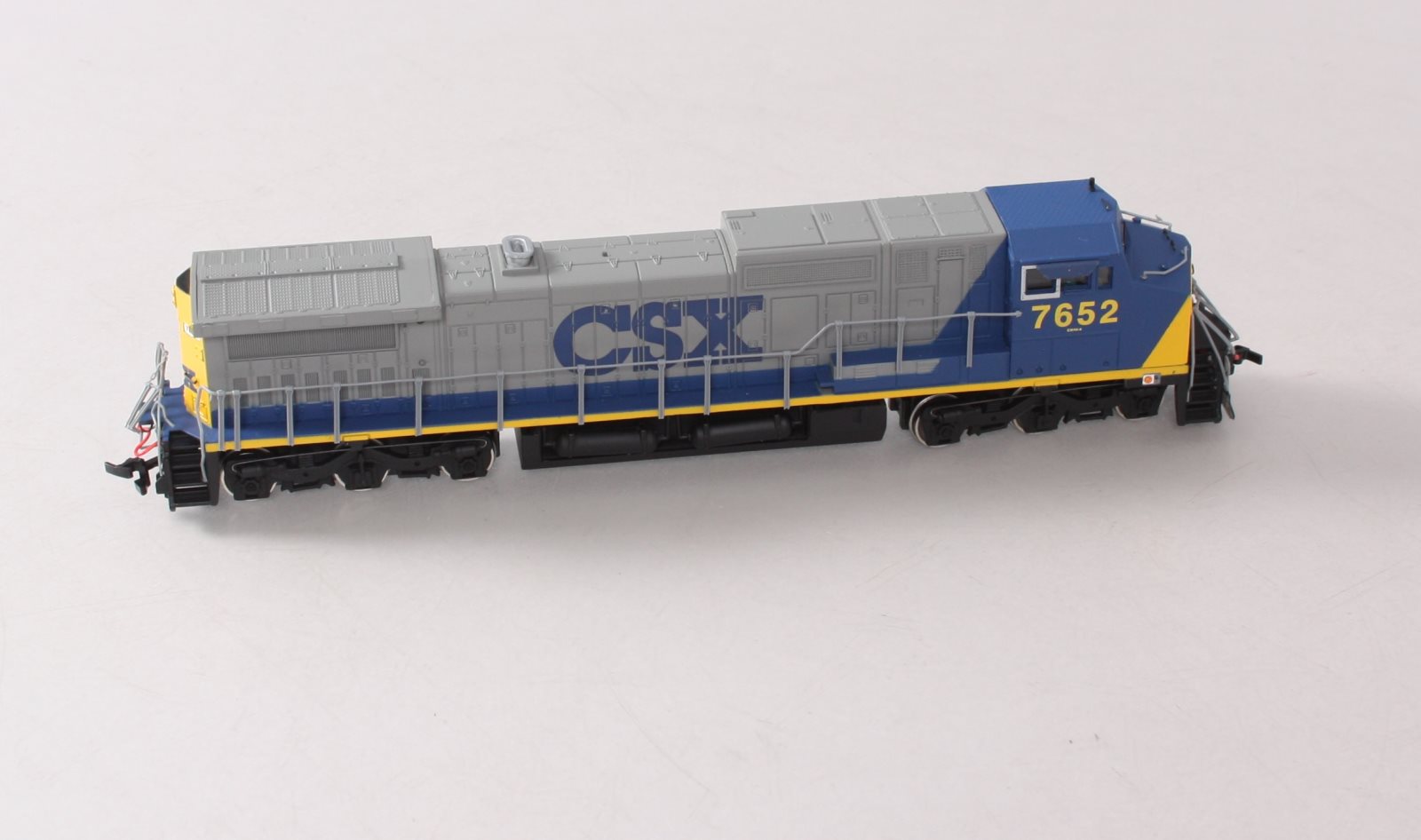 Bachmann 86011 HO Scale CSX GE Dash 8-40CW Wide Cab Diesel Locomoitve #7652 LN/Box