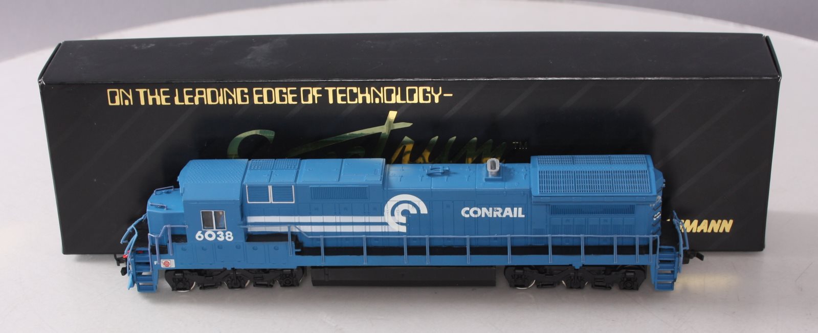 Bachmann 85013 HO Conrail GE Dash 8-40C Diesel Locomotive #6038 EX/Box