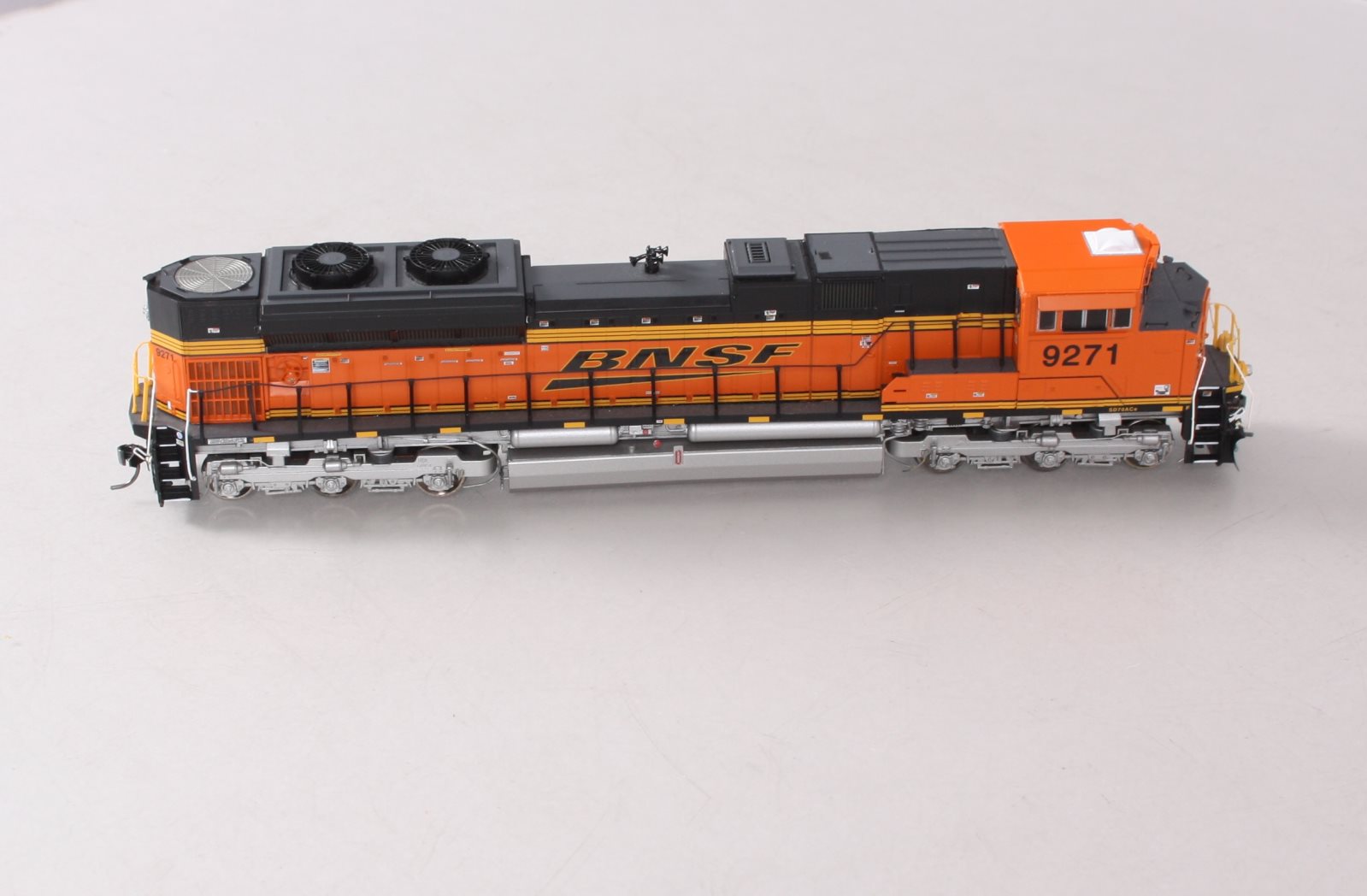 Athearn G68614 HO BNSF SD70ACe Diesel Locomotive #9271 w/DCC/Sound