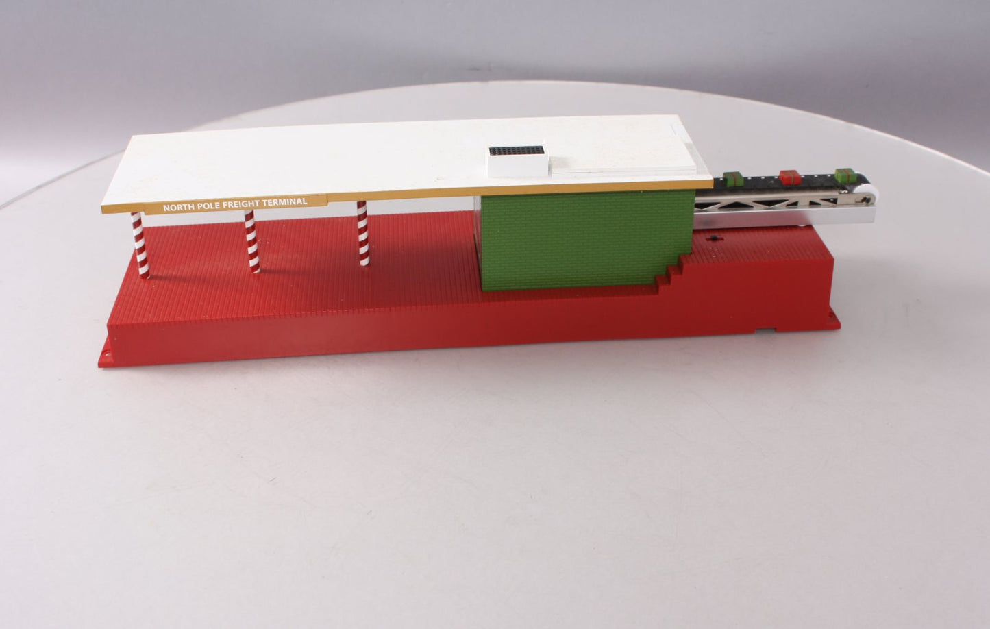Lionel 6-37965 O Christmas Operating Freight Terminal LN/Box