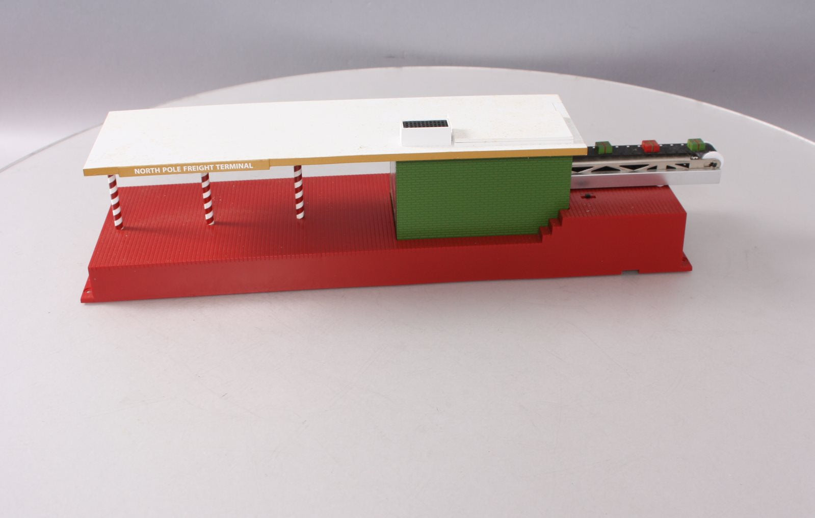 Lionel 6-37965 O Christmas Operating Freight Terminal LN/Box