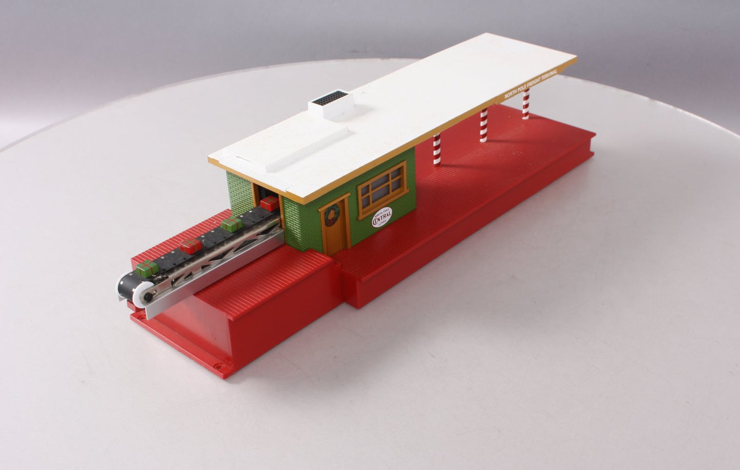 Lionel 6-37965 O Christmas Operating Freight Terminal LN/Box