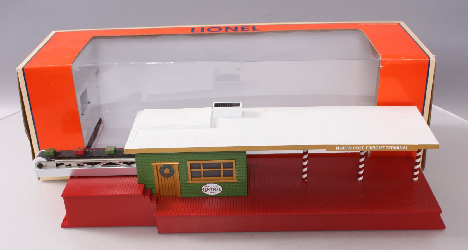 Lionel 6-37965 O Christmas Operating Freight Terminal LN/Box