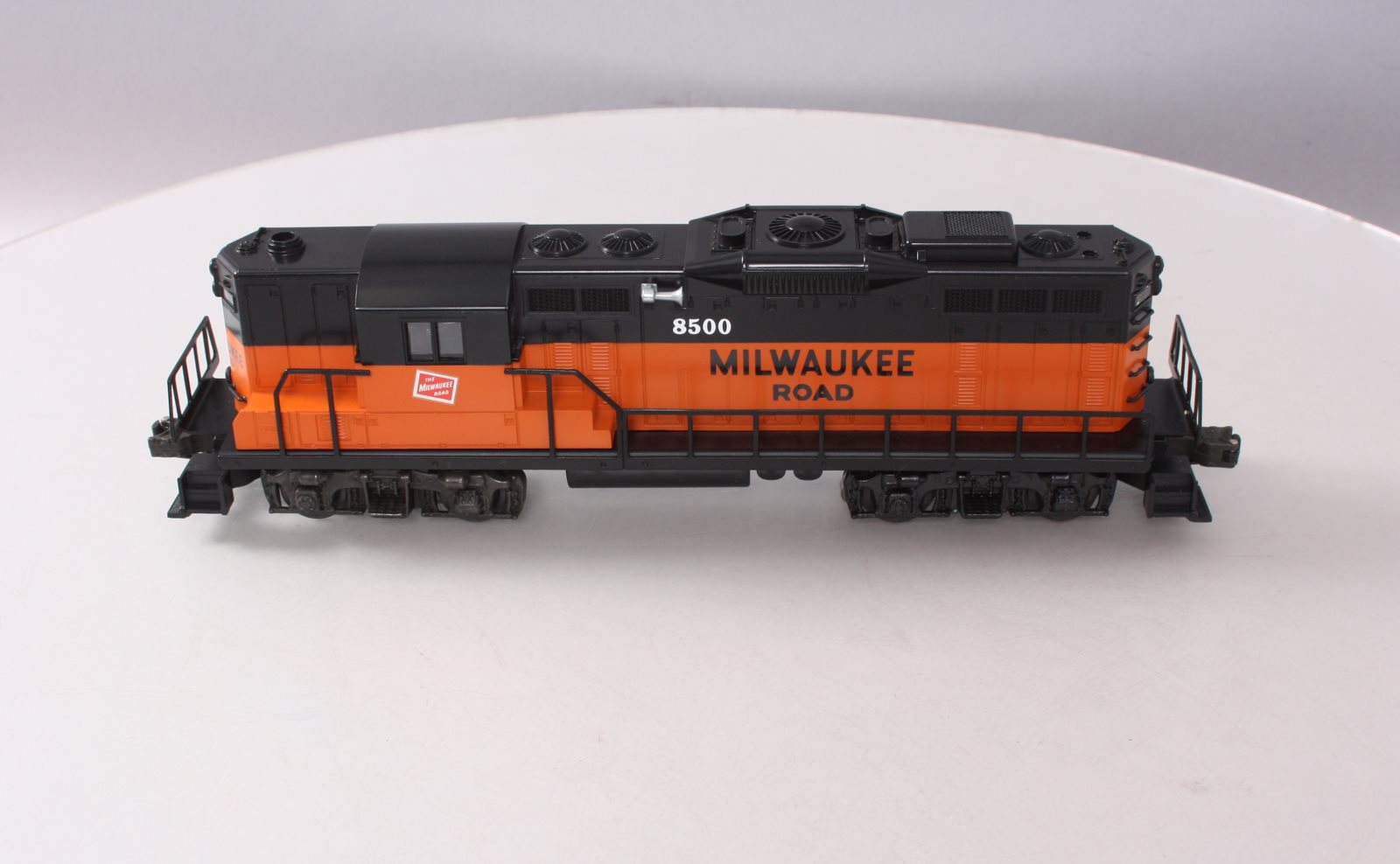 Lionel 6-18500 O Gauge Milwaukee Road GP9 Diesel Locomotive #8500 LN/Box
