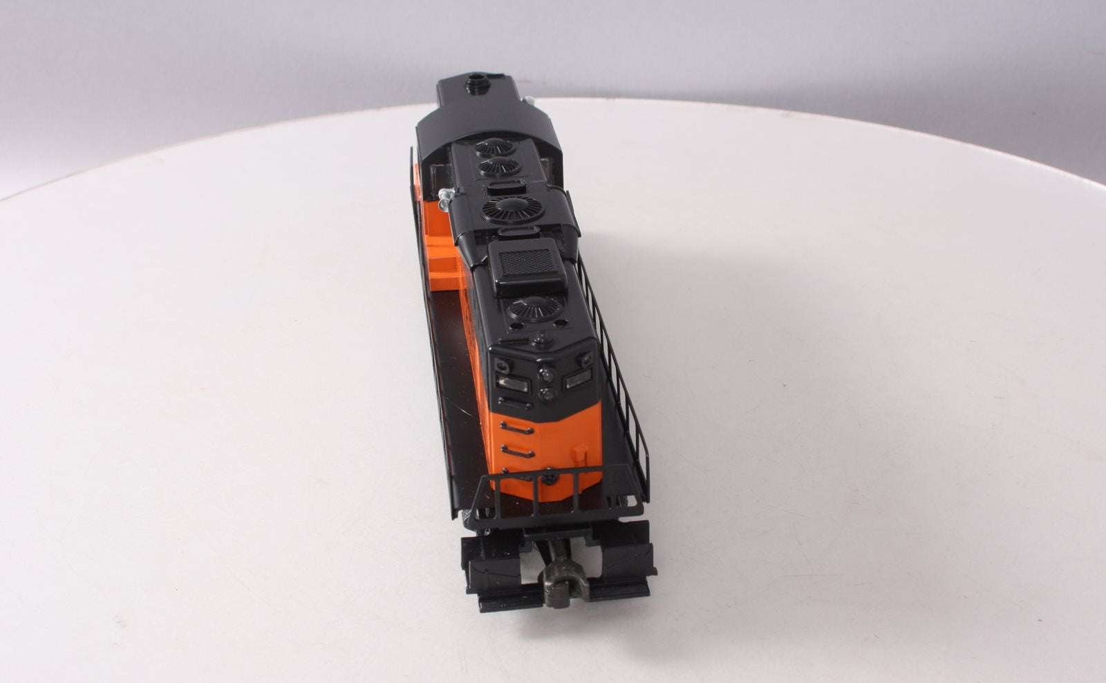 Lionel 6-18500 O Gauge Milwaukee Road GP9 Diesel Locomotive #8500 LN/Box