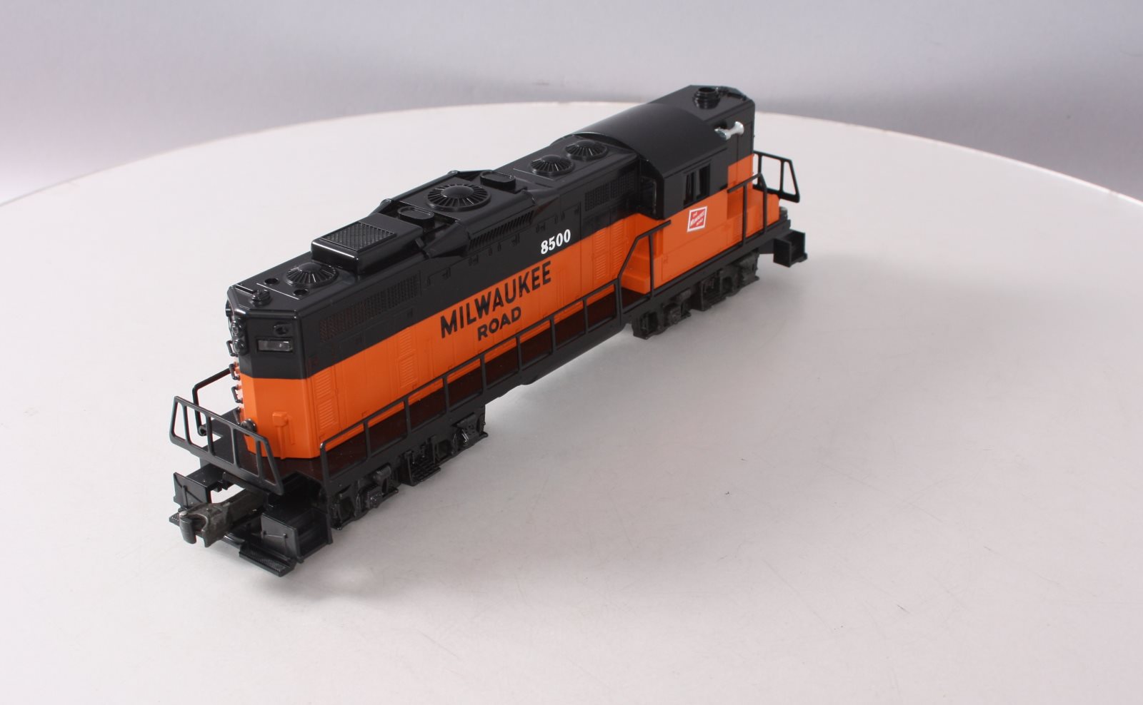 Lionel 6-18500 O Gauge Milwaukee Road GP9 Diesel Locomotive #8500 LN/Box
