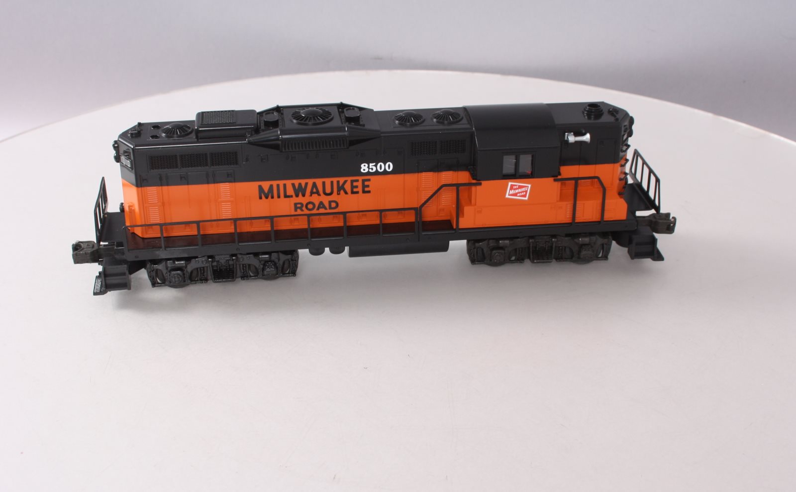 Lionel 6-18500 O Gauge Milwaukee Road GP9 Diesel Locomotive #8500 LN/Box