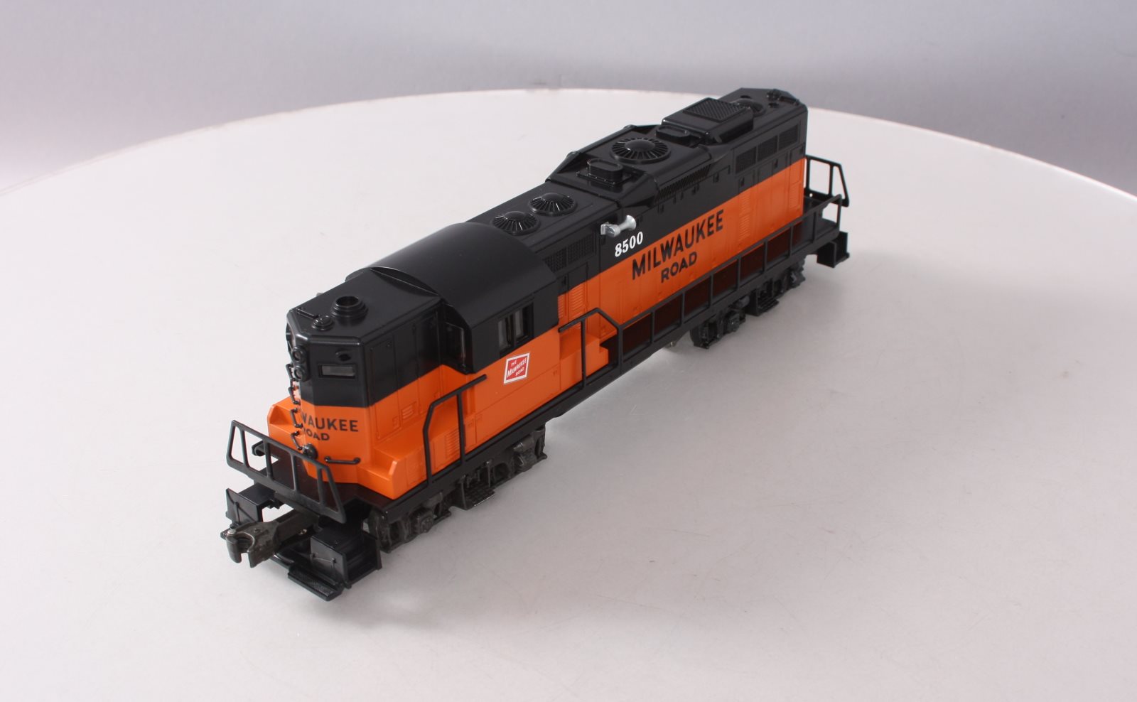 Lionel 6-18500 O Gauge Milwaukee Road GP9 Diesel Locomotive #8500 LN/Box