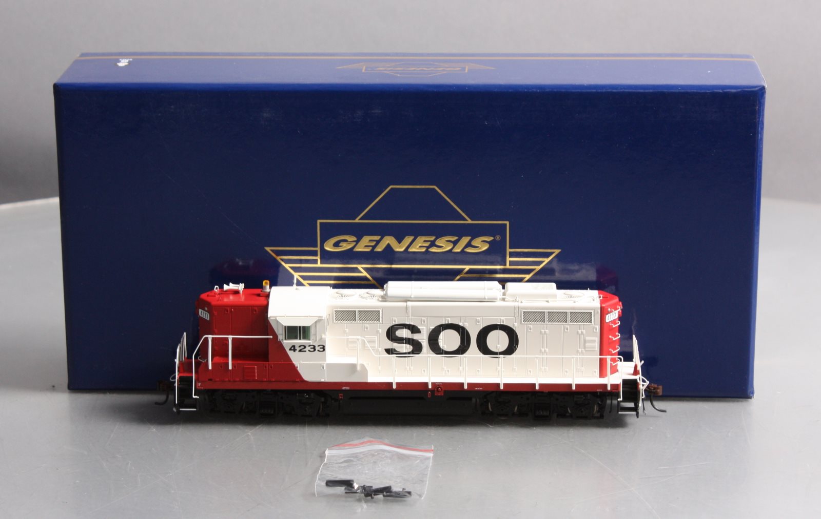 Athearn G62470 HO Scale SOO Line Genesis GP9 Phase II Diesel Locomotive #4233