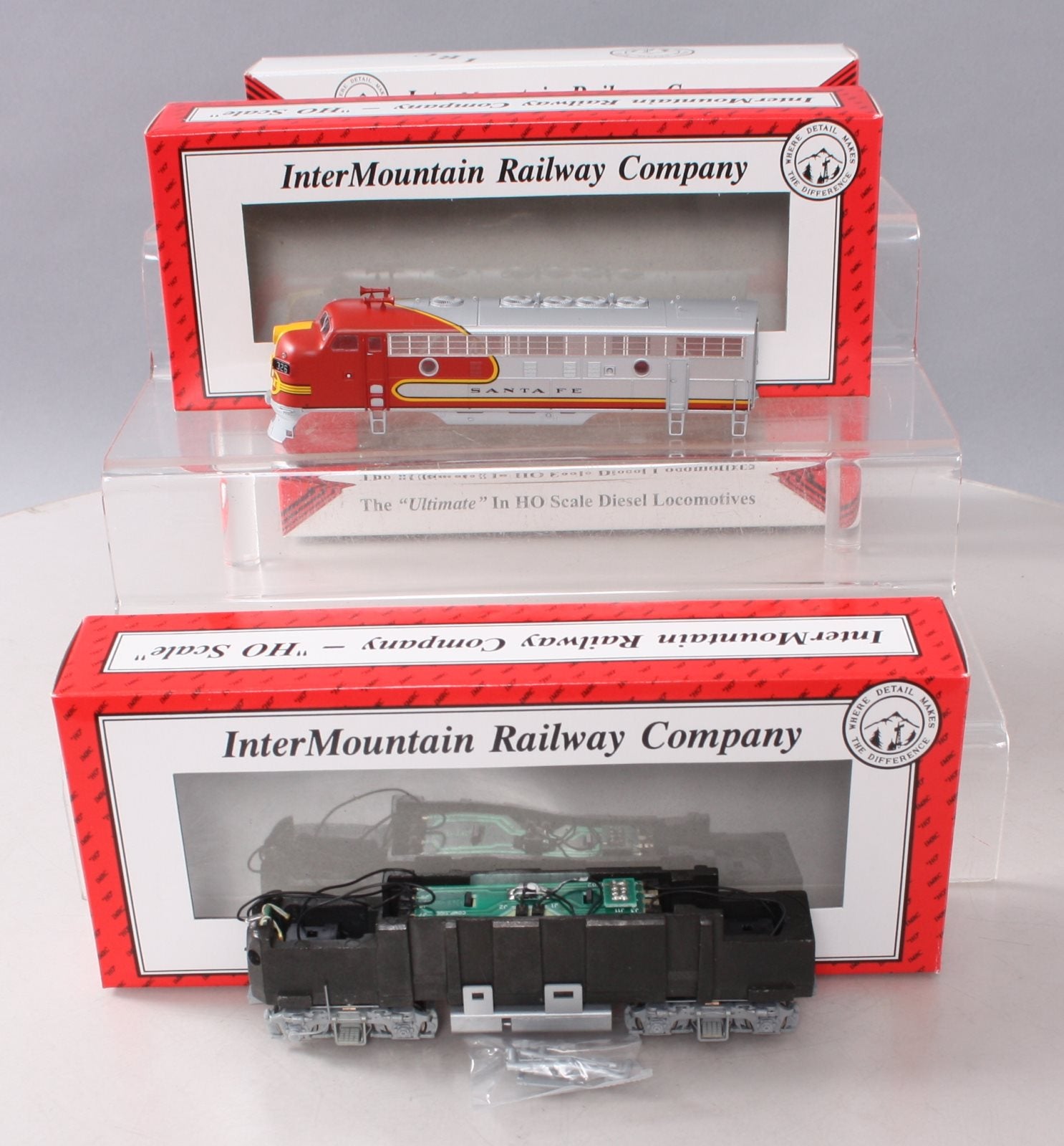 InterMountain 49005WD-06 Santa Fe EMD F-7A Powered Diesel Locomotive #326 LN/Box