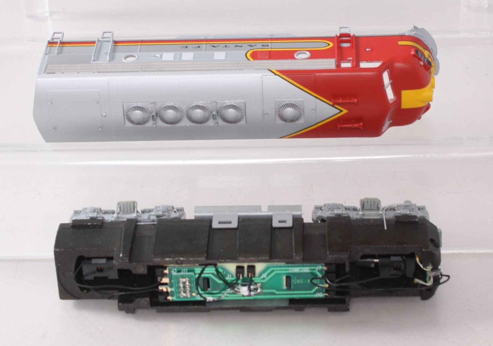 InterMountain 49005WD-06 Santa Fe EMD F-7A Powered Diesel Locomotive #326 LN/Box