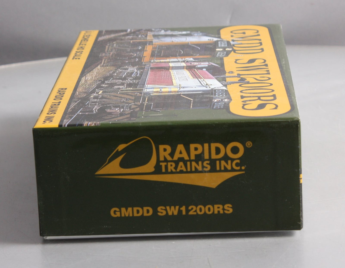Rapido Trains 26027 HO CP SW1200RS Red(8')8143