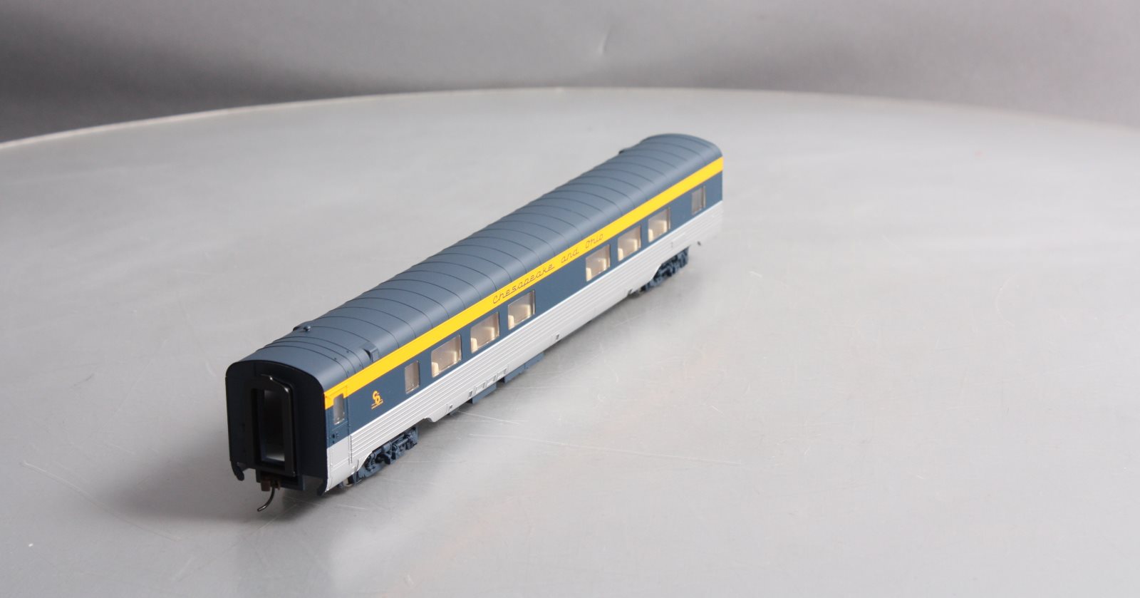 Walthers 932-6769 HO Chesapeake & Ohio Pullman-Standard 52-Seat Coach Car LN/Box