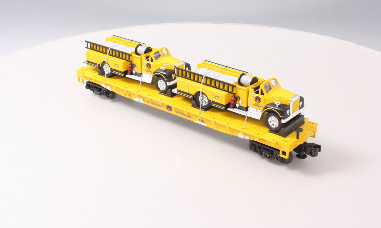 MTH 20-98159 O Gauge MTH Transportation Co Flatcar w/ Yellow Diecast Firetrucks LN/Box