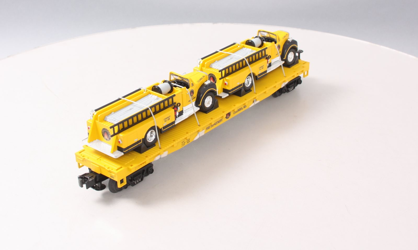 MTH 20-98159 O Gauge MTH Transportation Co Flatcar w/ Yellow Diecast Firetrucks LN/Box