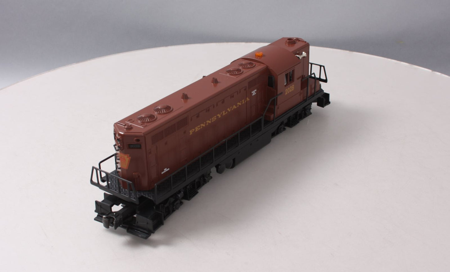 Lionel 6-18567 O Gauge Pennsylvania GP-9 Diesel Locomotive #2028 NIB